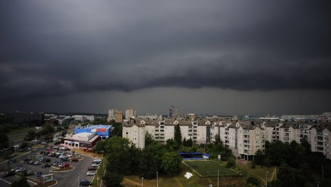 ЗА ВИКЕНД ЦРНИ ОБЛАЦИ: Пролеће на чекању - тамно небо, грмљавина - а ево када ће коначно лепши дани