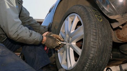 STRUČNJAK DAJE ODGOVOR: Šta je isplativije kad se probuši guma, zamena ili krpljenje