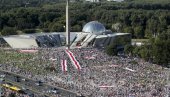 LUKAŠENKO TRAŽI SLAMKU SPASA U FABRIKAMA: Beloruski predsednik usred demonstracija krenuo u obilazak velikih firmi