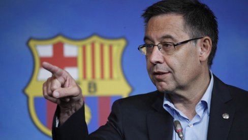 BARTOMEU U PROBLEMU: Predsednika Barselone uznemiravali navijači na ulicama grada