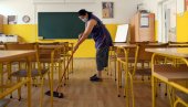 JEDNE UZMU 44.000 DINARA MESEČNO, A DRUGE ČAK TRI PUTA VIŠE: Evo kolika je plata čistačicama u Srbiji