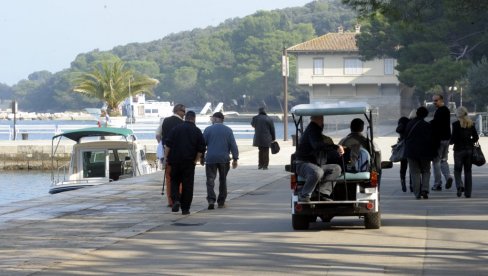 NOVI UDAR NA SRPSKE TURISTE: U Dalmaciji sa šest beogradskih vozila tokom noći skinute registarske tablice