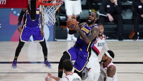 LEBRON DAO 38 POENA: Lejkersi poveli sa 2:1 protiv Portlanda u plej-ofu