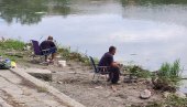 MILORAD OTIŠAO NA PECANJE, ZATEKLA GA ŠOK SCENA: Ostavio otvoren gepek, pogledajte šta mu se uvuklo u kola (FOTO)