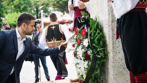 U BANJALUCI POLOŽEN VENAC NA KOČIĆEV SPOMENIK: Nije zaboravljen iako je pandemija korone