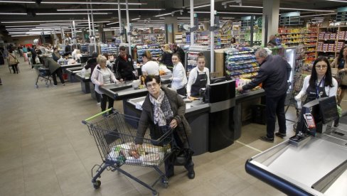 OD VIŠKA ZABOLELA GLAVA: Kako rešiti sve veći problem prevelikih količina voća, povrća i mesa na tržištu Srpske