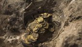 ИСКОПАО БОГАТСТВО! Човек који је копао црве близу Стокхолма нашао ризницу са 20.000 сребрњака