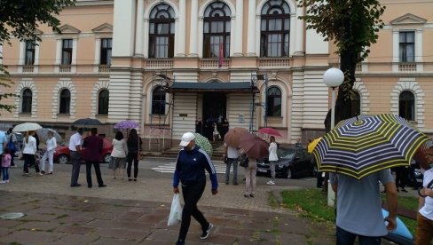 ЕВАКУАЦИЈА СУДА У КРАГУЈЕВЦУ: Дојављено да је постављена бомба