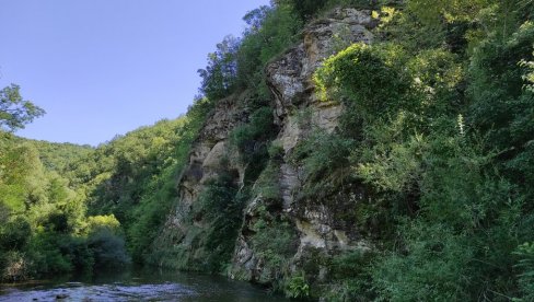 TURISTI STIGLI I U TRGOVIŠTE: Ovogodišnje leto protiče u otkrivanju domaćih potencijala za odmor i rekreaciju