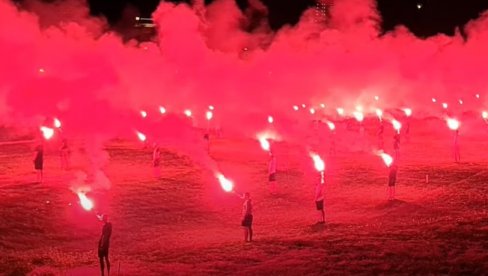 OVO DOSAD NIJE VIĐENO: Ujedinili se svi srpski navijači (VIDEO) OVO DOSAD NIJE VIĐENO: Ujedinili se svi srpski navijači (VIDEO)