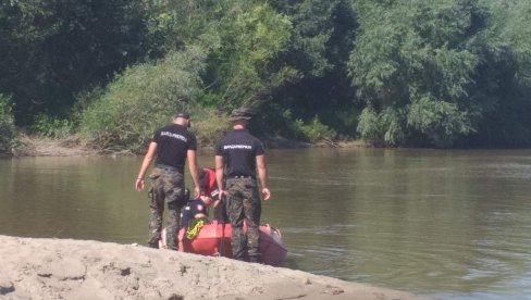 U TOKU POTRAGA ZA TELIMA SUPRUŽNIKA: Velika Morava i dalje skriva bračni par iz Saraoraca   (FOTO)