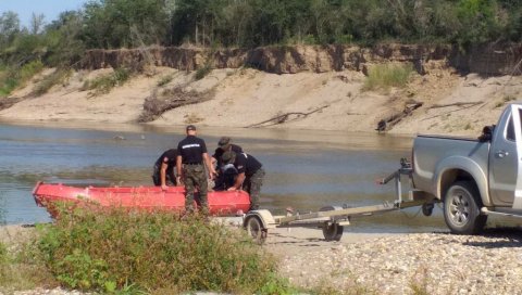 НАЂЕНО ТЕЛО ЖЕНЕ КОЈА СЕ УТОПИЛА У МОРАВИ КОД СМЕРЕДЕВА: Рониоци настављају потрагу за мужем