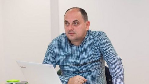 ДРАЖЕН ЖИВКОВИЋ: Наручена медијска операција - од сувереног и јаког лидера Вучића желе да направе диктатора, да би га заменили слугом
