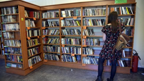 SAD BIRAMO: TARIFA ILI BIBLIOTEKA - Bibliotekari upozoravaju na posledice ako se ne odloži naplata od 15 dinara za pozajmicu knjige