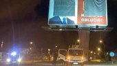 NOVOSTI SAZNAJU: Evo zašto je bilbord sa Milom prekriven crnim platnom - prekrili ga komunalci i policija