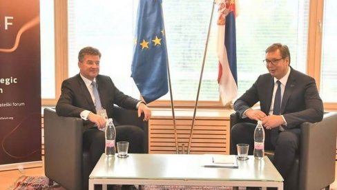 VUČIĆ I LAJČAK NA BLEDU U ČETIRI OKA:  Glavna tema razgovora sastanci u Vašingtonu i Briselu (FOTO)