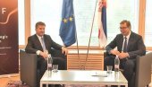 VUČIĆ I LAJČAK NA BLEDU U ČETIRI OKA:  Glavna tema razgovora sastanci u Vašingtonu i Briselu (FOTO)