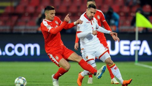 OGLASIO SE PRVI CRNOGORSKI SPORTISTA: Bivši fudbaler Zvezde podržao pad vlasti Mila Đukanovića OGLASIO SE PRVI CRNOGORSKI SPORTISTA: Bivši fudbaler Zvezde podržao pad vlasti Mila Đukanovića