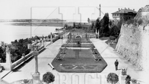 POGLED NA BEOGRADSKU TVRĐAVU PRE RATA: Kako je Pobednik stigao na svoje mesto 1928. godine (FOTO)