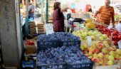 SVI GLEDAJU I NE VERUJU: Na srpskim pijacama prodaju ovo voće na komad - cena 10 dinara (FOTO)