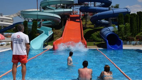 ОГЛАСИО СЕ ВЛАСНИК ВОДЕНОГ ПАРКА У КОМ ЈЕ НАСТРАДАЛА ДЕВОЈЧИЦА: Такво нешто се никад није догодило ОГЛАСИО СЕ ВЛАСНИК ВОДЕНОГ ПАРКА У КОМ ЈЕ НАСТРАДАЛА ДЕВОЈЧИЦА: Такво нешто се никад није догодило