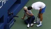 ĐOKOVIĆ PONOVO POKAZAO VELIČINU: Novak se oglasio i tražio samo jednu stvar od navijača ĐOKOVIĆ PONOVO POKAZAO VELIČINU: Novak se oglasio i tražio samo jednu stvar od navijača