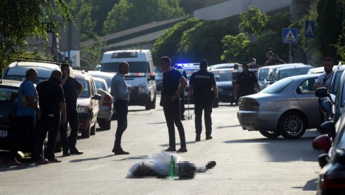 TELO ČOVEKA LEŽI NASRED ULICE: Fotografije sa mesta nesreće na Paliluli, motociklista pokušao da izbegne sudar i završio tragično (FOTO)