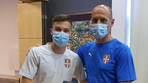 NAGRADA ZA STEVANOVIĆA: Stolica mu uručio sat za Gol kola