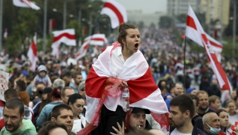 GRADOM ODJEKNULA EKSPLOZIJA: Novi sukob policije i demonstranata u Minsku (VIDEO)