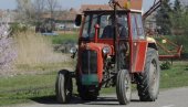 PREVRNUO SE TRAKTOR, POGINULI OTAC I SIN: Tragedija kod Požege, lekari nisu mogli da im pomognu