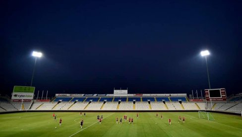 FOTO-UBOD: Loš teren i zaključan šesnaesterac dočekali dočekali Crvenu zvezdu (FOTO)