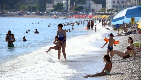 NOVOSTI NA CRNOGORSKOJ OBALI: Srbi neće da odustanu od odmora