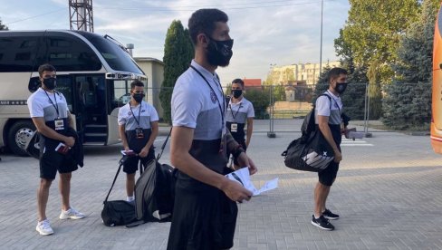 PARTIZAN STIGAO NA ZIMBRU: Nezapamćene mere bezbednosti na stadionu u Suručeniu (VIDEO)