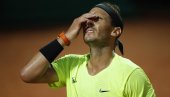 NADAL ZABRINUT KAO NIKADA: Đoković trlja ruke i smeši se trofeju na Rolan Garosu