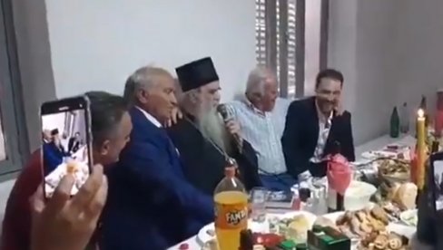 KAD SE VOJSKA NA KOSOVO VRATI! Mitropolit Amfilohije zapevao čuvenu srpsku pesmu (VIDEO)