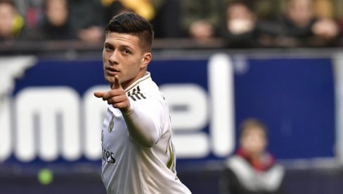 AKO NE ŽELI MILAN, IMA KO ŽELI: Sprema se bomba, Luka Jović ide u Englesku!