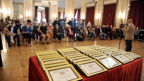 FESTOVIH 50 VELIČANSTVENIH: U Skupštini grada dodeljene plakete povodom pola veka FEST-a