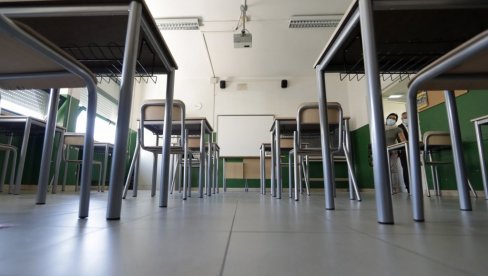 ZAŠTO UČENICI IMAJU OSREDNJA POSTIGNUĆA NA PISA TESTU  Đaci nisu gladni znanja