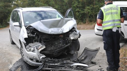 SAOBRAĆAJNA NESREĆA NA PUTU KRALJEVO-ČAČAK: Sudar tri vozila, u kolima bila i deca, ima povređenih (FOTO/VIDEO)