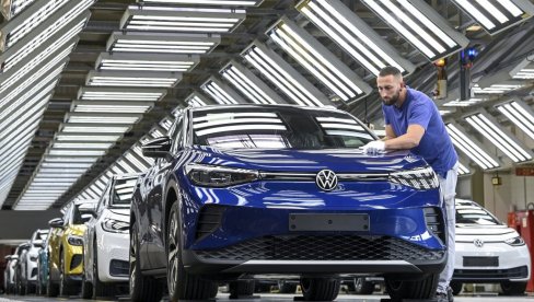 DOBIT PALA ZA 54 ODSTO: Folksvagen ukida 50.000 radnih mesta