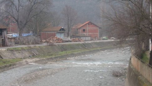 UŽAS KOD TRGOVIŠTA: Pronađeno telo muškarca u reci