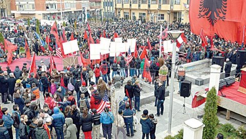 ЗАХТЕВАЈУ ЗАЈЕДНИЦУ, А ЗА СРБЕ НЕМА МЕСТА: Албанци са југа централне Србије постали средство Приштине у преговорима са Београдом