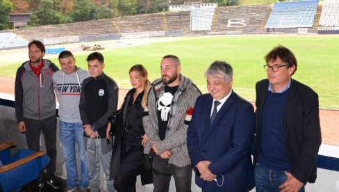 NAŠ ZLATNI DEČKO U VIŠE OD 160 ZEMALJA; Na stadionu OFK snimaju se film i serija o fudbaleru