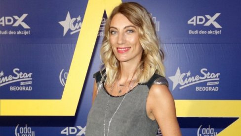 ANA STANIĆ OBJAVILA SPOT ZA PESMU MOJE: Romantika na talasima ANA STANIĆ OBJAVILA SPOT ZA PESMU MOJE: Romantika na talasima