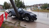 UDES U BORU: Automobilom oborio stub sa bezbednosnim kamerama