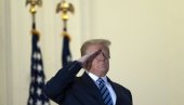 ТРАМП ПОПУЛАРНИЈИ ОД МАЈЛИ САЈРУС: Осећам се као Елвис због хит песме са затвореницима