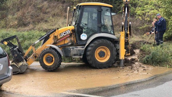 СРЕМСКА СТРАНА, БЕЗ ВОДЕ ДВА ДАНА: Екипе новосадског ЈКП Водовод и канализације отклониле хаварију