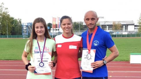 LENA OSVOJILA MEDALJU U HODANJU: Pirotski atletičari odlični na startu prvenstva Srbije