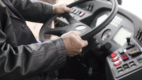 DETALJI NESREĆE U ZEMUNU: Među povređenima i deca, potraga za vozačem autobusa u toku