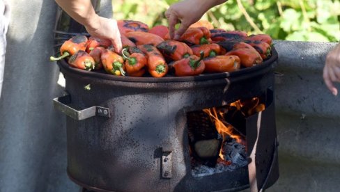 АЈВАР УВЕК ИСПЛАТИВ: Приводи се крају сезона припремања зимнице у Српској АЈВАР УВЕК ИСПЛАТИВ: Приводи се крају сезона припремања зимнице у Српској